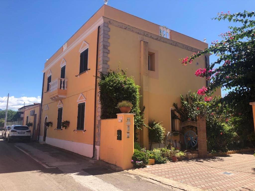 Domos Le Due Tuie Bed & Breakfast Piscinas Exterior photo