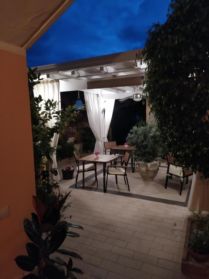 Domos Le Due Tuie Bed & Breakfast Piscinas Exterior photo