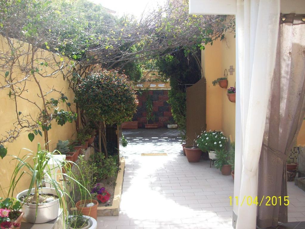 Domos Le Due Tuie Bed & Breakfast Piscinas Exterior photo
