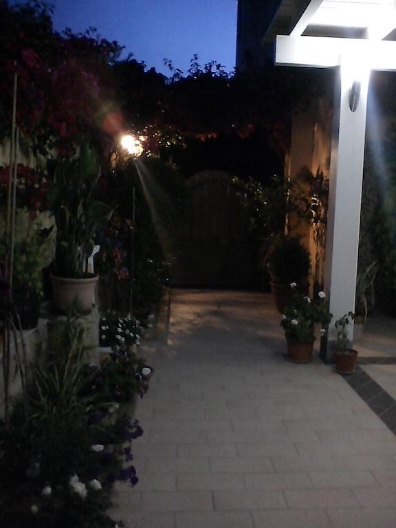 Domos Le Due Tuie Bed & Breakfast Piscinas Exterior photo