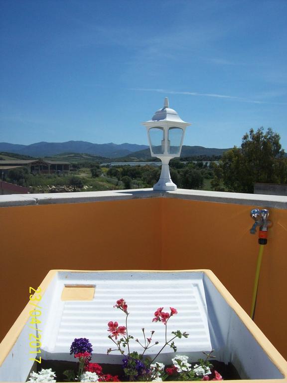 Domos Le Due Tuie Bed & Breakfast Piscinas Exterior photo